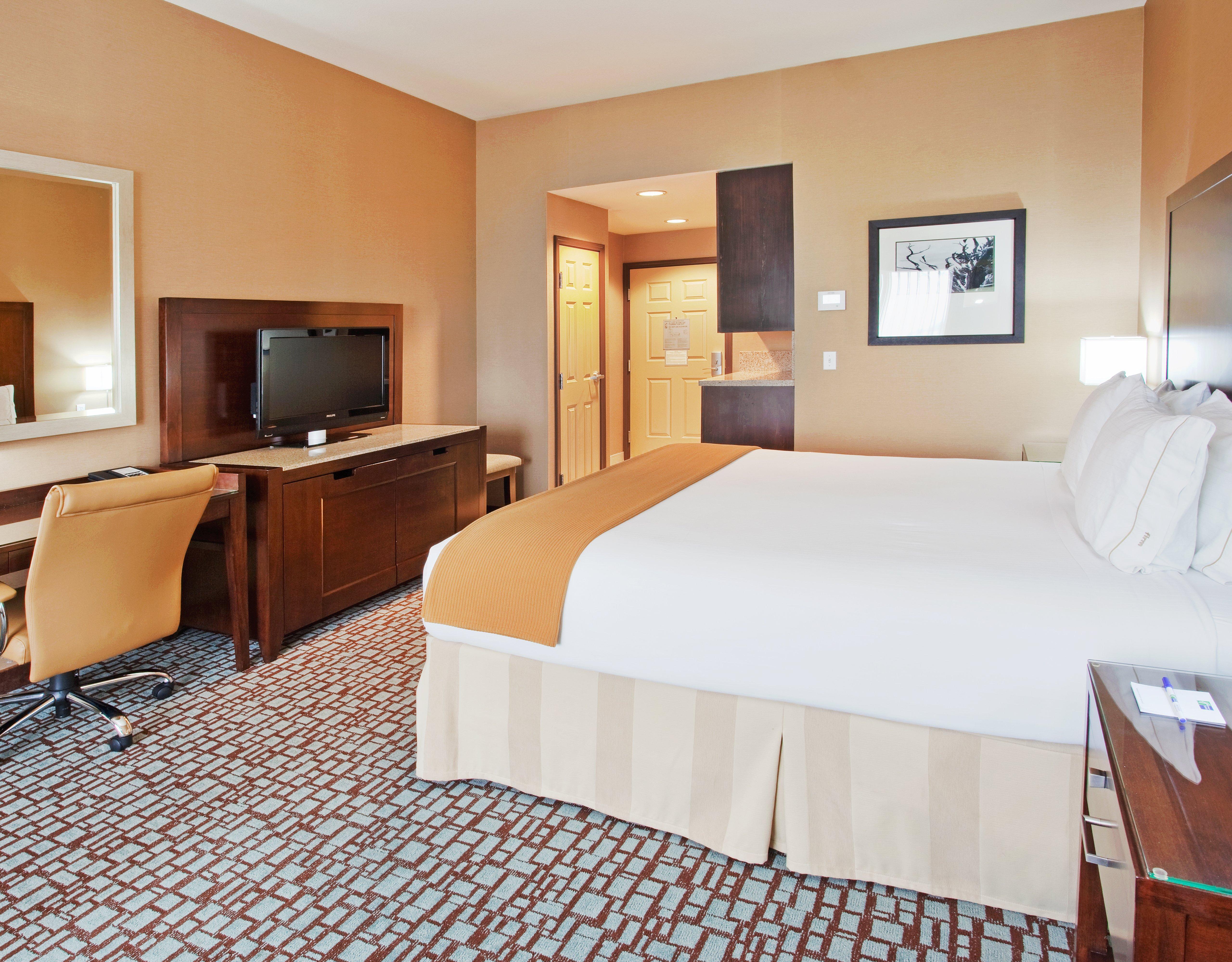 Holiday Inn Express & Suites Salinas By Ihg Exterior photo