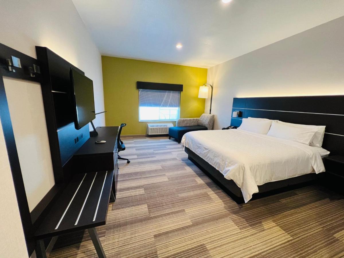 Holiday Inn Express & Suites Salinas By Ihg Exterior photo